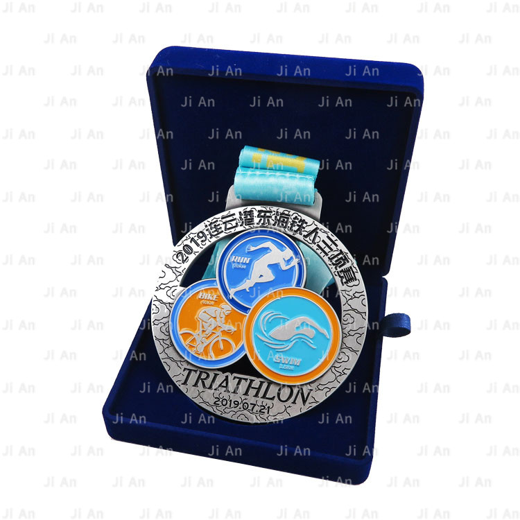 铁人三项赛镂空奖牌.jpg