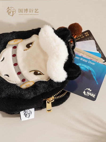 旋转冰箱贴、挂饰、零钱包&hellip;国博&ldquo;一匹黑马&rdquo;马年文创出圈了！