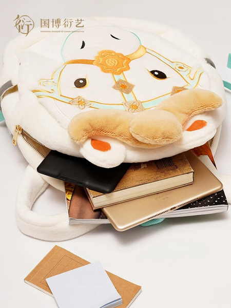 旋转冰箱贴、挂饰、零钱包&hellip;国博&ldquo;一匹黑马&rdquo;马年文创出圈了！