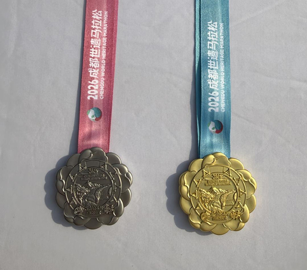 成都世遗马拉松奖牌蓝眼泪