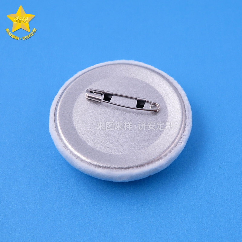 可爱卡通小狗毛绒吧唧,IP谷子定制,马口铁徽章文创潮玩