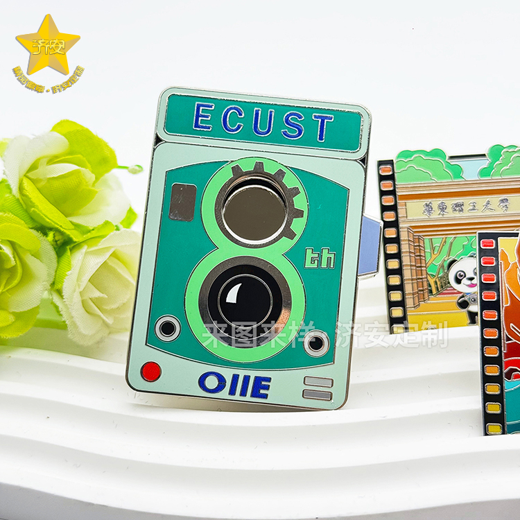 华东理工进博会【胶片相机徽章】来喽！创意徽章定格校园青春记忆