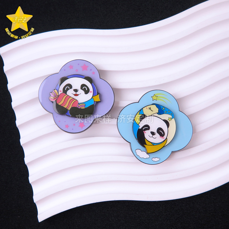 进博会吉祥物旋转徽章,四叶草纪念章,东莞济安徽章工厂为展会IP赋能