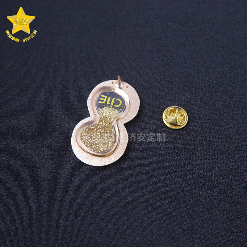 进博会8周年纪念章定制源头厂家 金属流沙徽章 展会周年伴手礼 进博会8周年纪念章定制源头厂家 金属流沙徽章 展会周年伴手礼