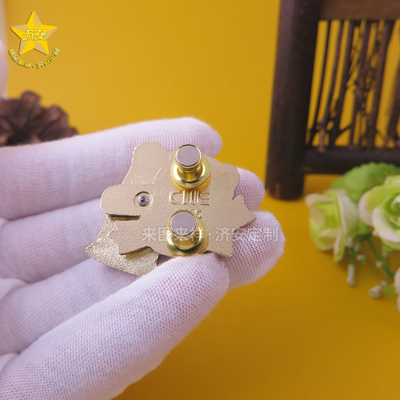 匠心工艺｜揭秘进博会吉祥物沙漏徽章/流沙徽章定制细节