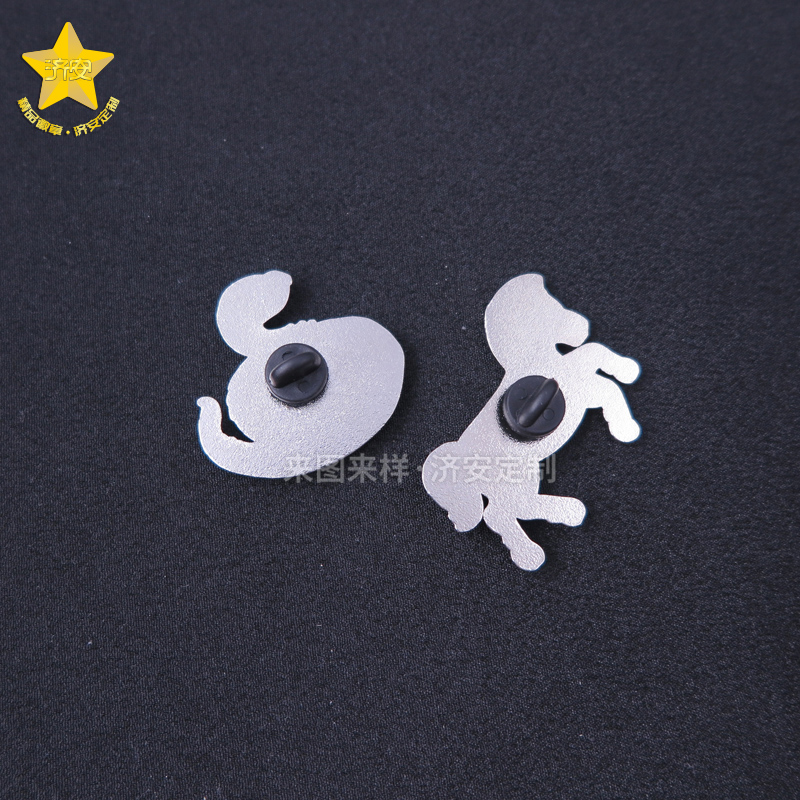 蛇徽章,四叶草徽章,旋转徽章,徽章定制,东莞徽章厂家