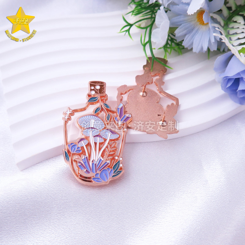 金属漂流瓶徽章定制分享｜玫瑰金＋透明漆＋烤漆工艺蘑菇徽章
