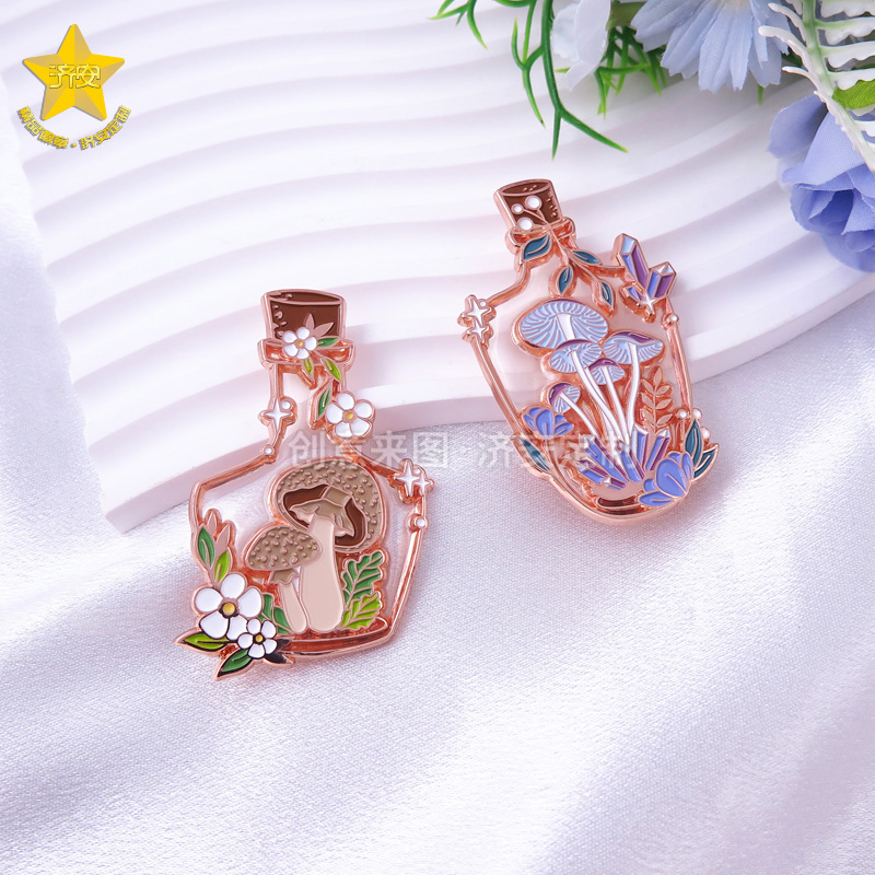 金属漂流瓶徽章定制分享｜玫瑰金＋透明漆＋烤漆工艺蘑菇徽章